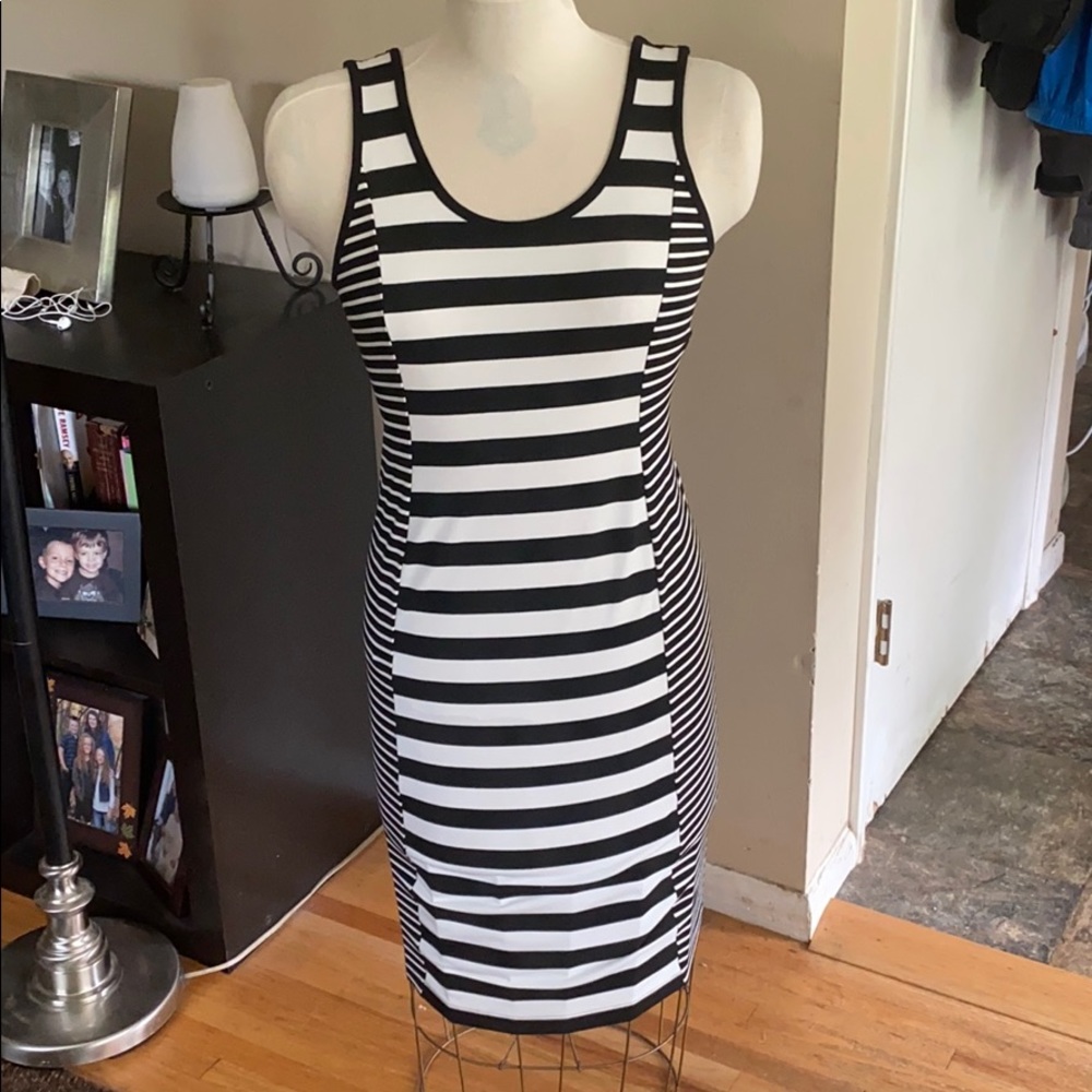 Women’s Medium casual knit dress black/white